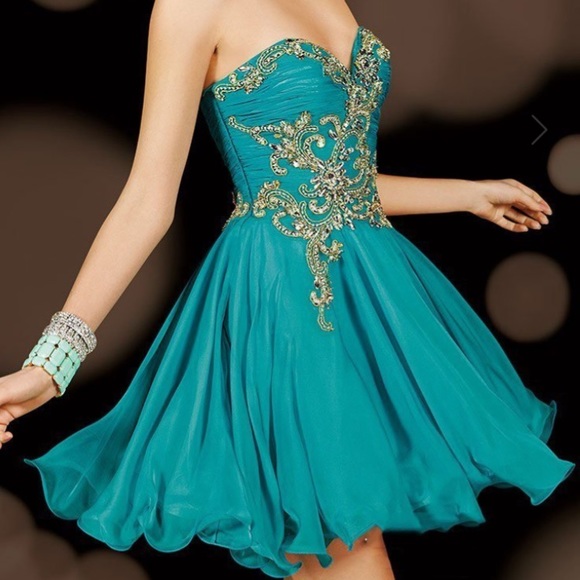 Short homecoming dress - Picture 6 of 6